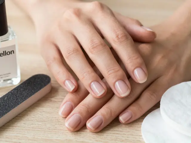 Jak dlouho vydrží Shellac manikúra - skutečná doba trvání a jak ji prodloužit